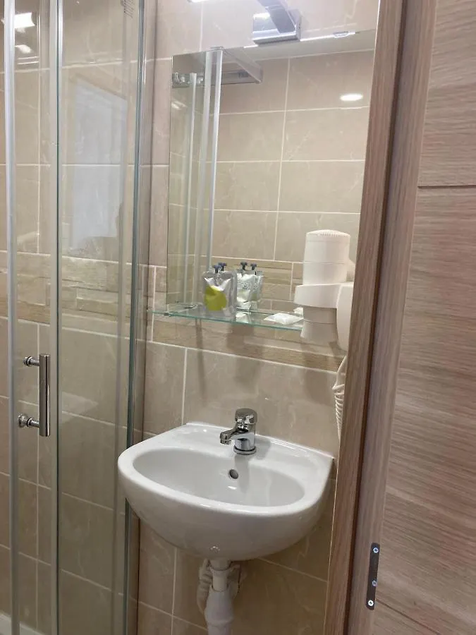 **  Hotel Phenix Paris France