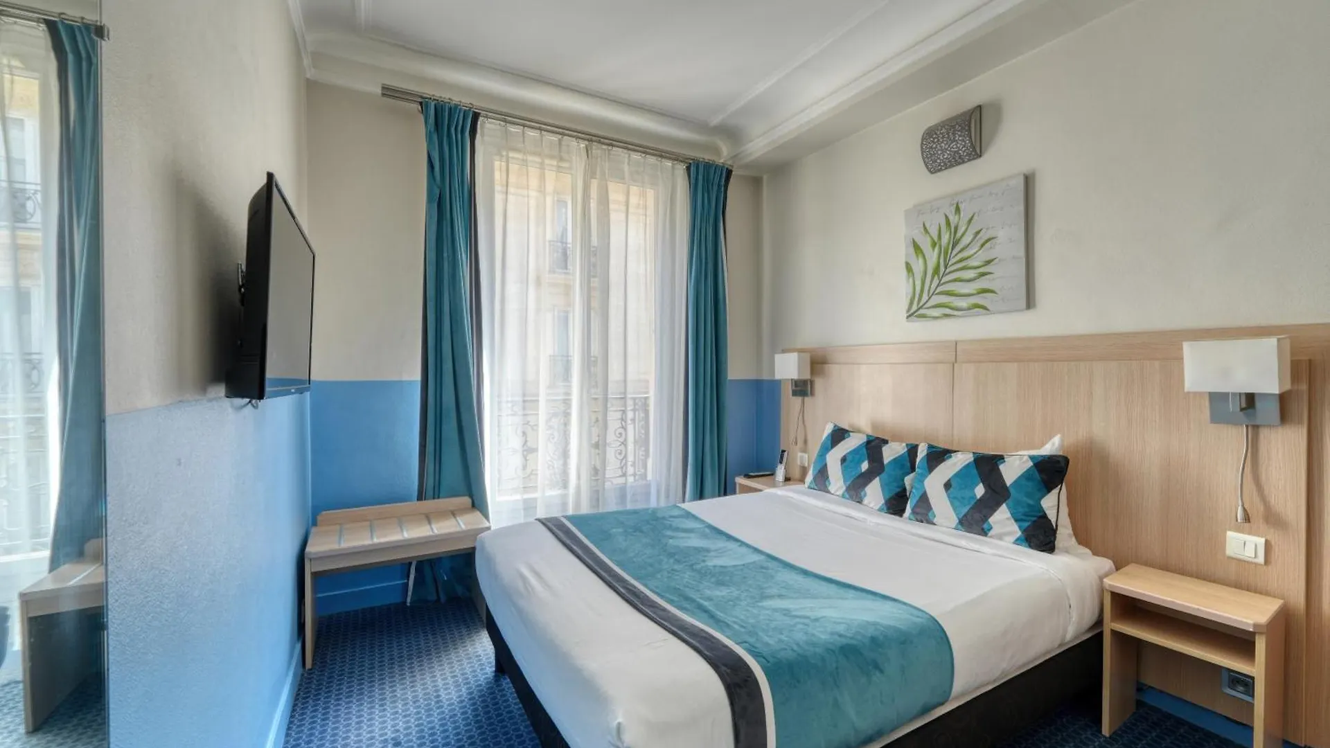 **  Hotel Phenix Paris France